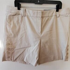 Talbots khaki button Detail shorts 7 inch plus‎ size 16 new!!!